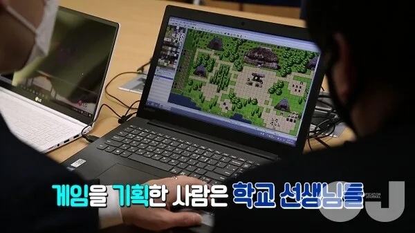 공중파 채널의 게이미피케이션 언급은 인지도 상승이라는 긍정적인 면과, 프레임 쒸우기라는 부정적인 면 모두 가지고 있다는 분석이다. 사진은 EBS서 방영된 프로그램 '미래교육 플러스' 중 한 장면.