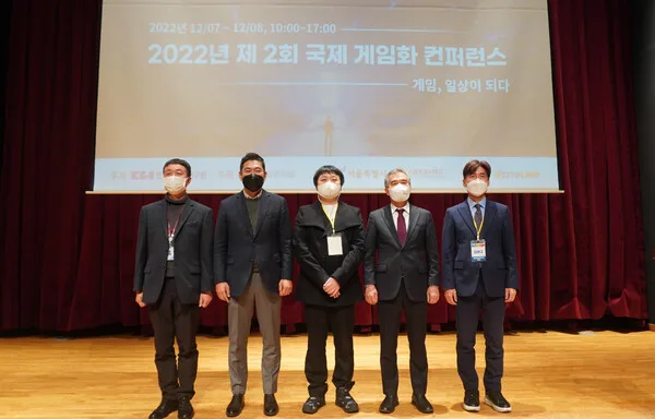 왼쪽부터 김용석 서울역사박물관 관장, 오신환 서울시 정무부시장, 석주원 한국게임화연구원 소장, 김현기 서울시의회 의장, 김태규 한국게임화연구원 부원장