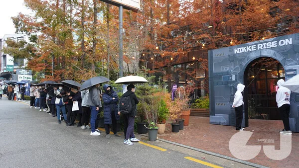 '비가 오는 주말' 집에만 있고 싶은 이 단어의 조합에도, 많은 게이머가 행사장을 찾았다.